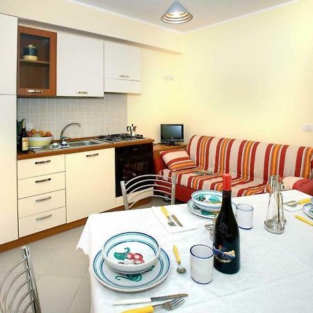 Riviera Ionica Aparthotel Santa Teresa Di Riva Ngoại thất bức ảnh