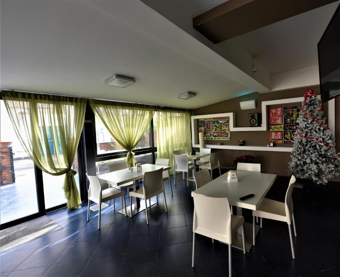 Riviera Ionica Aparthotel Santa Teresa Di Riva Ngoại thất bức ảnh