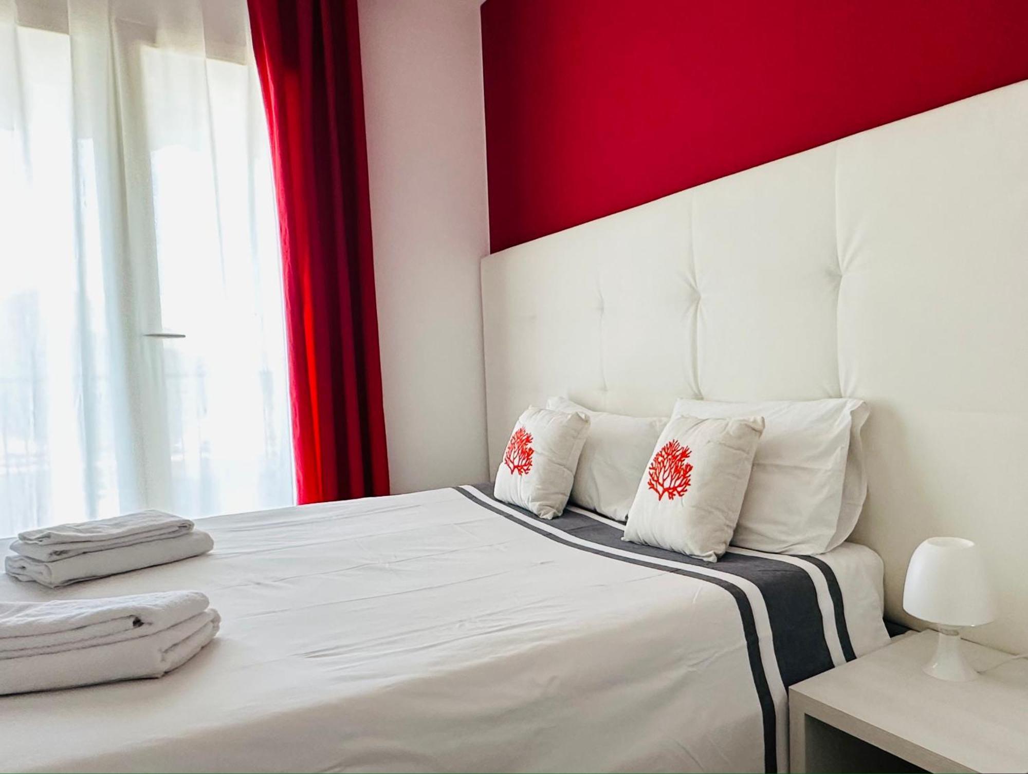 Riviera Ionica Aparthotel Santa Teresa Di Riva Ngoại thất bức ảnh