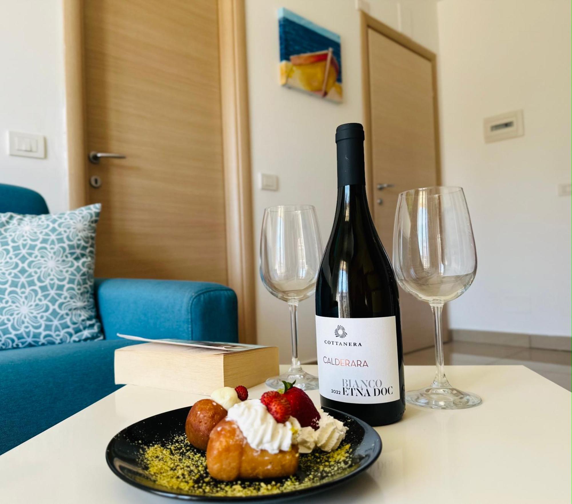 Riviera Ionica Aparthotel Santa Teresa Di Riva Ngoại thất bức ảnh